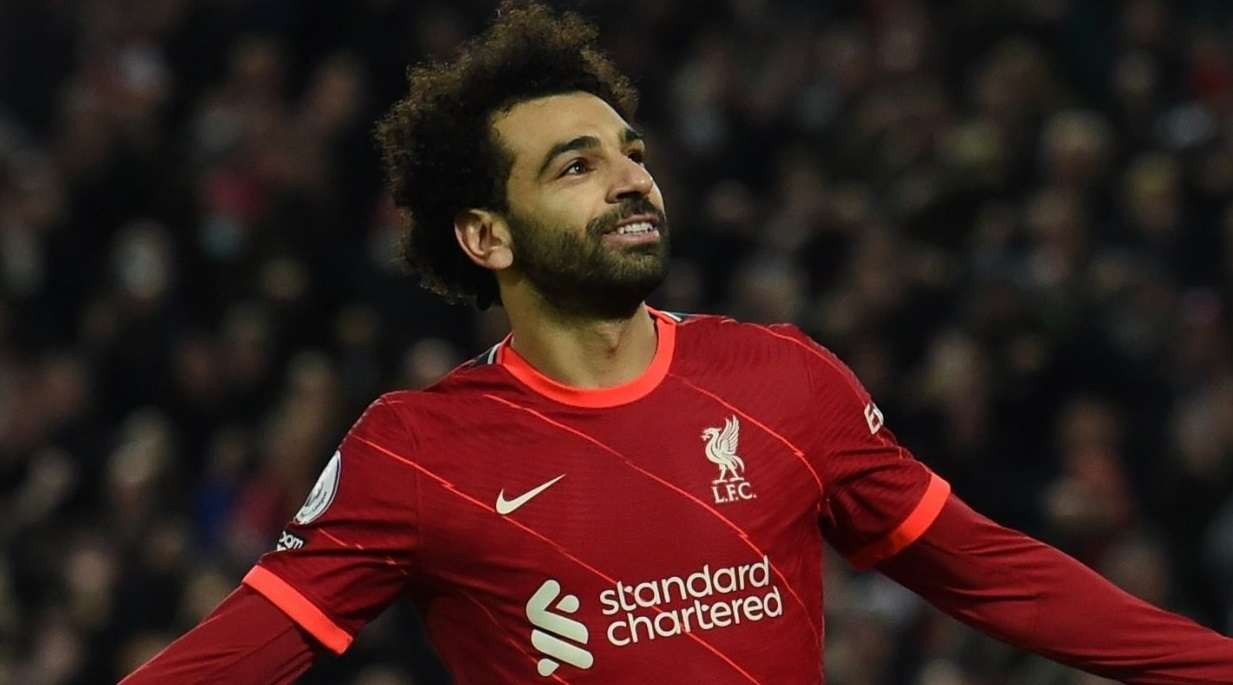 Mohamed Salah melakukan selebrasi usai mencetak gol ke gawang Chelsea saat Liverpool bermain di Anfield, Minggu 2 Januari 2022 malam. (Foto: Twitter)