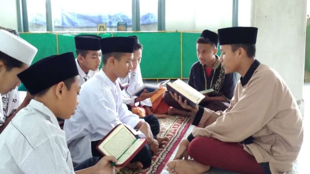 Kegiatan para penghafal (Tahfidz) Al-Quran di pesantren. (Foto: Istimewa)