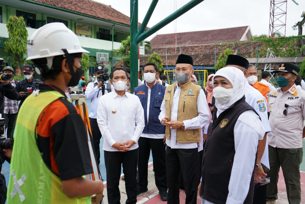 Khofifah ketika datangi Lumajang untuk cek mulai PTM. (Foto: Kominfo Lumajang)