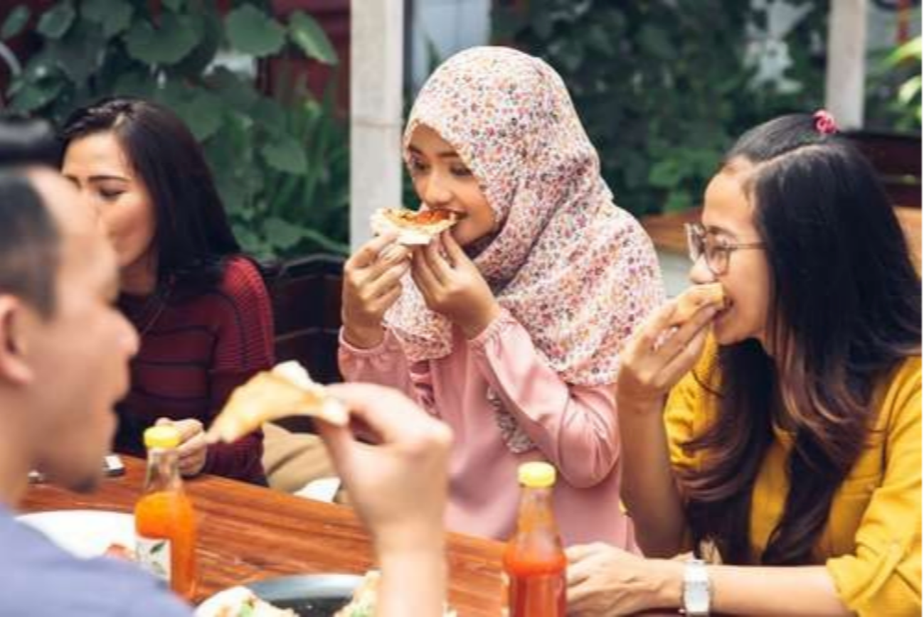 Makan dan minum sebaiknya tak berlebihan sesuai ajaran Islam. (Foto: Istimewa)