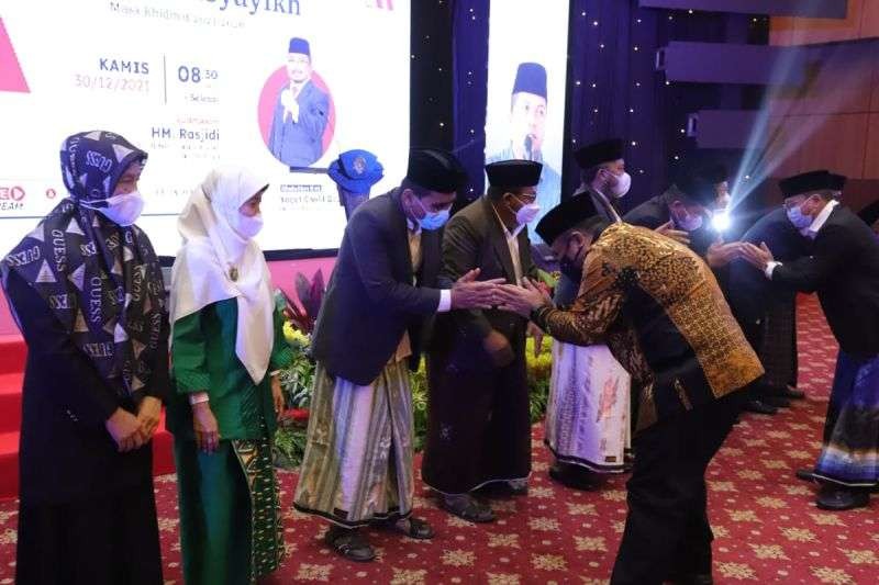 Menteri Agama (Menag) Yaqut Cholil Qoumas secara resmi mengukuhkan Majelis Masyayikh yang terdiri dari sembilan orang kiai. (Foto: Kemenag)