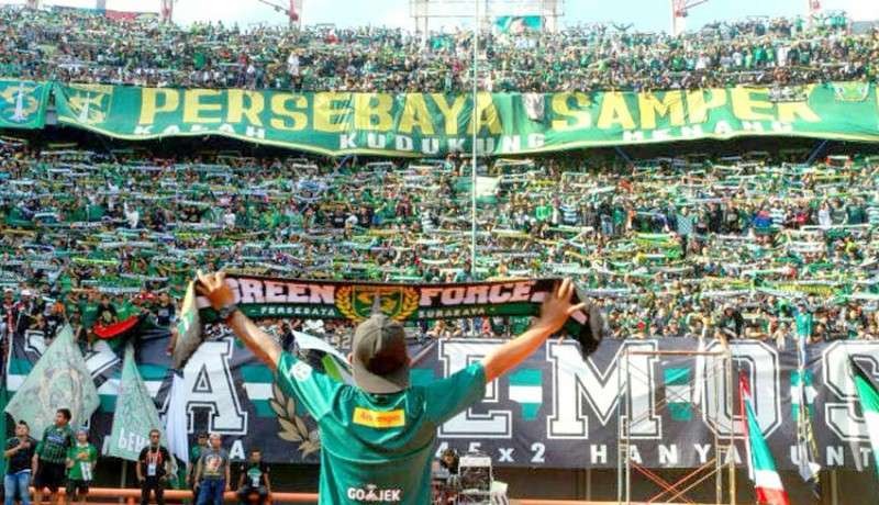 Bonek Mania saat memberikan dukungan pada Persebaya. (Foto: Suarapemerintah)