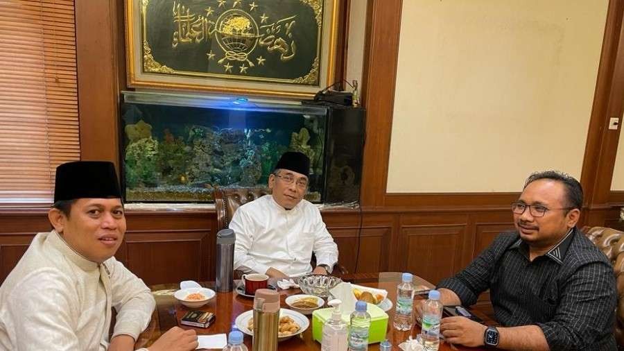 Menag bersilaturahim ke PBNU diterima Ketua Umum PBNU KH Yahya Cholil Staquf. (Foto: Kemenag)