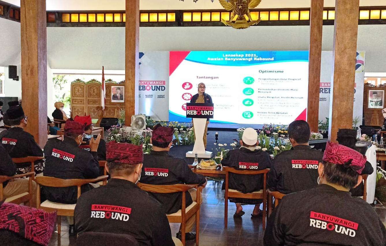 Bupati Banyuwangi memaparkan program Banyuwangi Rebound saat peluncuran program ini (foto: Muh Hujaini/Ngopibareng.id)