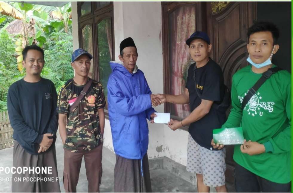 NU Peduli memberikan bantuan sewa rumah pada warga penyintas erupsi Gunung Semeru di Lumajang. (Foto: Istimewa)