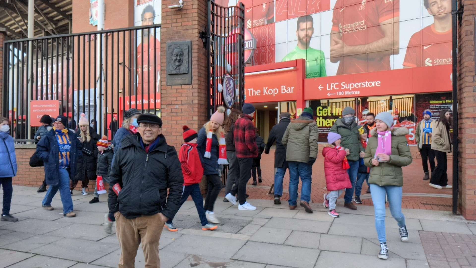 Anton Alifandi di Anfield jelang pertandingan Piala FA antara Liverpool dan Shrewsbury. (Fot Anton Alifandi)