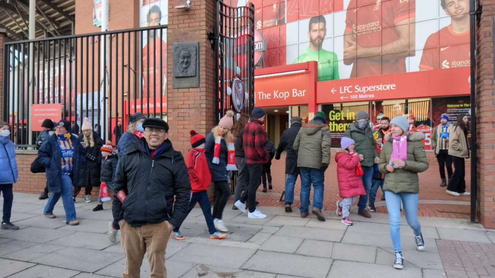 Anton Alifandi Pengemar sepakbola, tinggal di London. (Foto: Anton Alifandi)