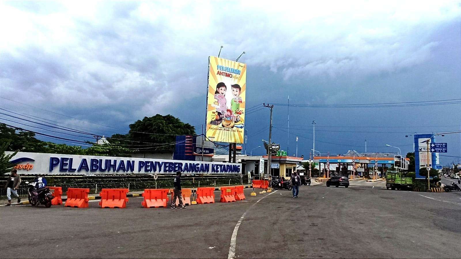 Pintu masuk Pelabuhan Penyeberangan Ketapang, Banyuwangi (Foto: Muh Hujaini/Ngopibareng.id)