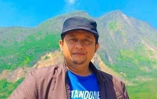 Ubedillah Badrun, seorang dosen di Universitas Negeri Jakarta (UNJ) sekaligus aktivis 98, melaporkan Walikota Surakarta Gibran Rakabuming Raka dan adiknya, Kaesang Pangarep. (Foto: Istimewa)