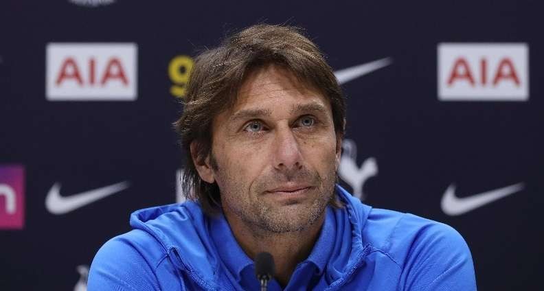 Pelatih Tottenham Hotspur, Antonio Conte inginkan amunisi baru agar timnya bisa masuk papan atas Premier League di akhir musim. (Foto: Twitter/@SpursOfficial)