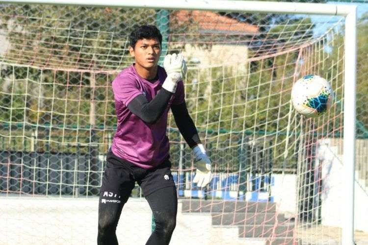 Kiper Adi Satriyo berpeluang diturunkan dalam laga Persik kontra Persikabo 1973. (Foto: Istimewa)