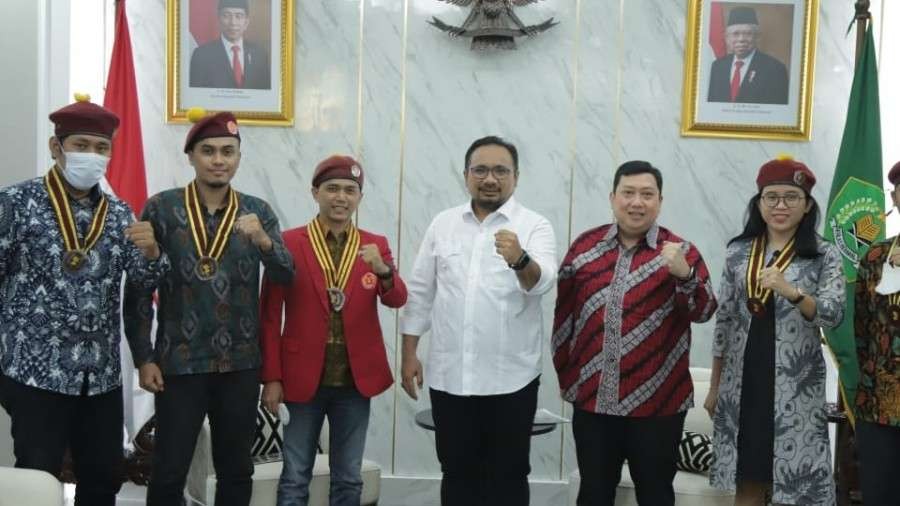 Menag Yaqut saat menerima Audiensi PP Perhimpunan Mahasiswa Katolik dan panitia International Catholic Millenial Chritsmas, di Kantor Kementerian Agama Jakarta. (Foto: Kemenag)