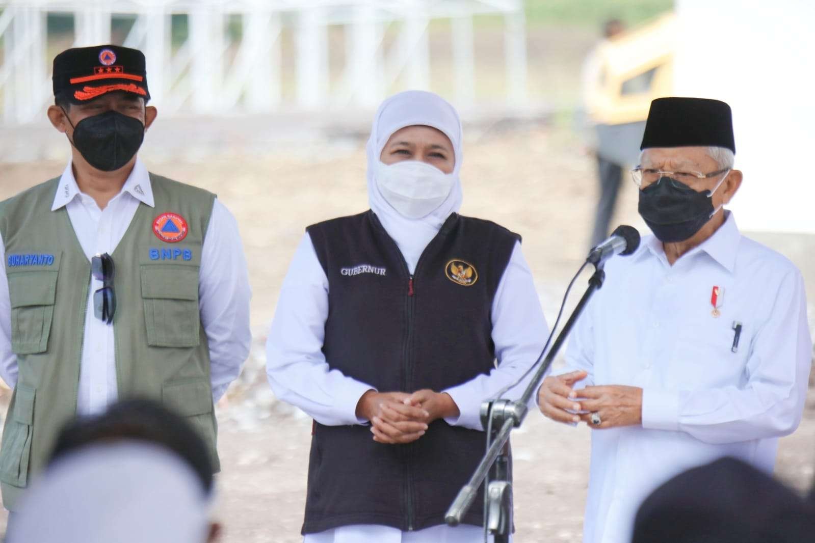 Khofifah Indar Parawansa dan Wapres Ma'ruf Amin ke Lumajang tinjau pembangunan Huntara. (Foto: Humas Pemprov)