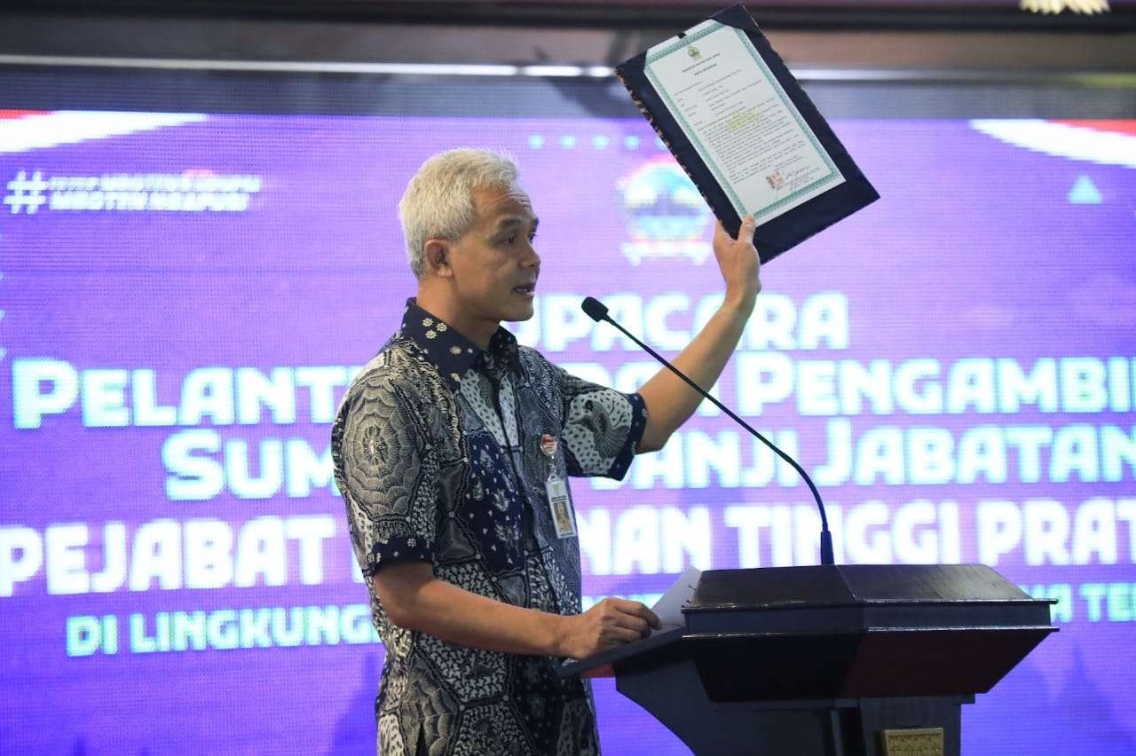 Gubernur Ganjar memberikan pesan yang tegas terhadap para pejabat pimpinan tinggi pratama di lingkungan setda. (Foto: Dok Jateng)