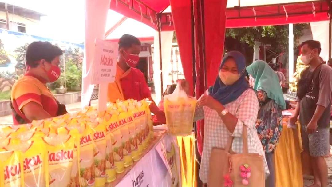 Pasar murah di Klenteng Kota Mojokerto.(Foto: Deni Lukmantara/Ngopibareng.id)