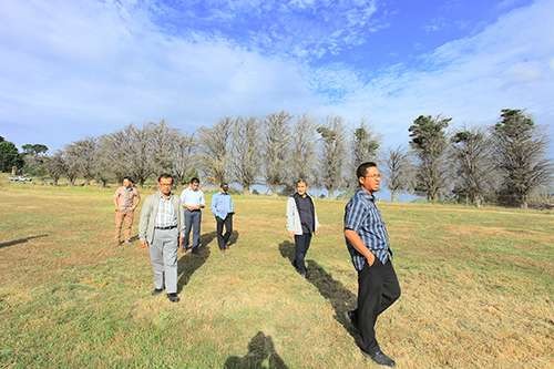 Peninjauan lahan sekolah Muhammadiyah di Australia oleh Ketua Umum PP Muhammadiyah, Haedar Nashir di Kantor Muhammadiyah Australian College di Narre Warren East, Australia. (Foto: Istimewa)