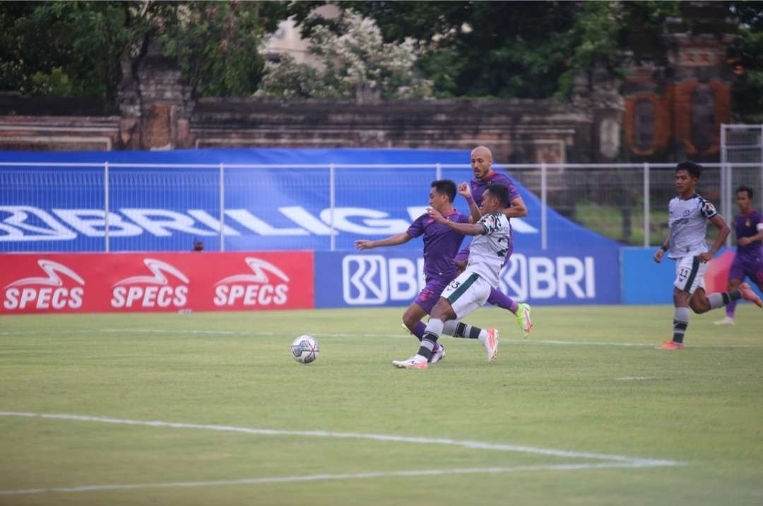 Persik Kediri kalah 1-2 atas Persikabo 1973 dalam lanjutan Liga 1 di Bali. (Foto: Istimewa)