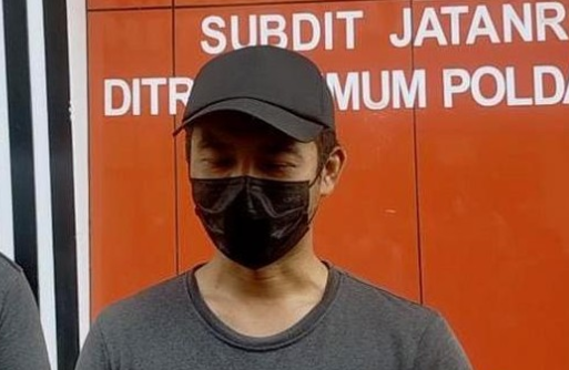 Hadfana Firdaus dijerat pasal berlapis setelah merusak sesajen di Lumajang. Sejumlah tokoh menyerukan agar polisi menghentikan proses hukum. (Foto: dtk)