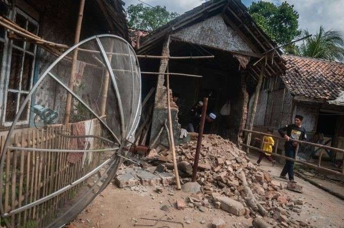 Sebanyak 1.904 rumah rusak akibat gempa di Banten. (Foto: Ant)