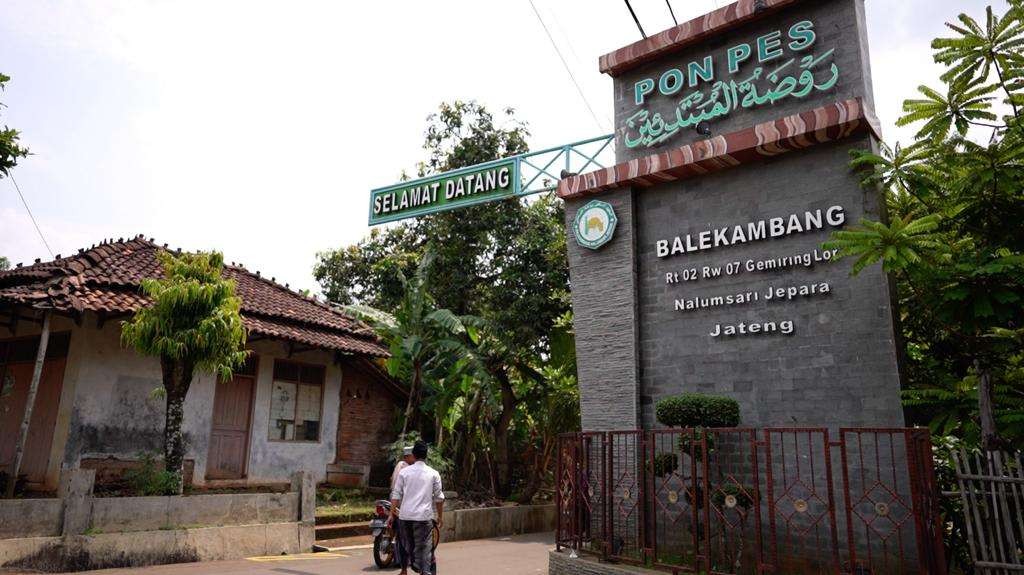 Baznas Jawa Tengah menyalurkan bantuan ke sejumlah lembaga dan orang yang membutuhkan. (Foto: Dok Jateng)