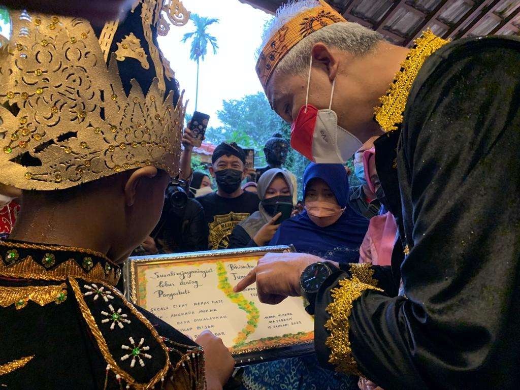 Ganjar mengunjungi Mahavihara Mojopahit di Mojokerto. (Foto: Dok Jateng)