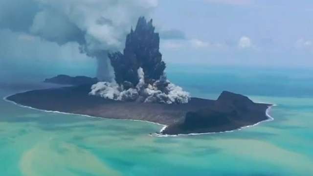 Gunung Hunga Tonga Hunga Ha'apai di Pasifik Selatan meletus sejak Jumat, 14 Januari 2022. (Foto: Ant)