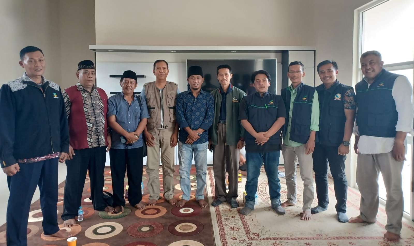 Perwakilan pendamping Tenaga Kesejahteraan Sosial Kecamatan (TKSK) bersama anggota DPR RI, Lora Fadil. (Foto: Istimewa)