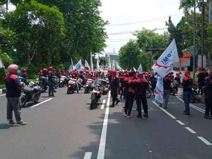 Buruh di Jatim kembali mendesak Gubernur Jatim untuk merevisi UMP. (Foto: Ilustrasi/Ant)