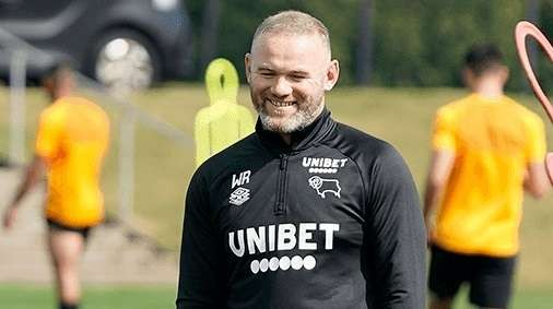 Wayne Rooney saat memimpin latihan Derby County. (Foto: Twitter/@dcfcofficial)