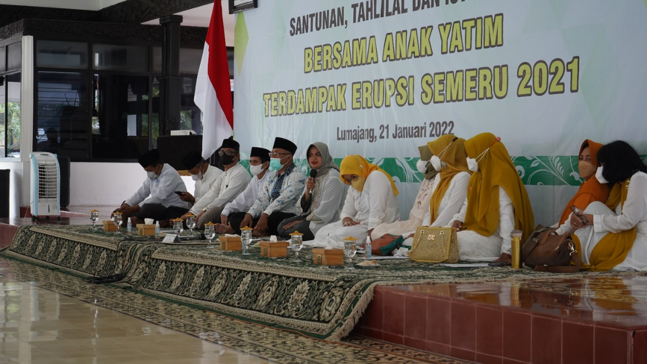 Doa tahlil dan istighosah bagi korban Semeru dan Covid-19 Lumajang yang wafat. (Foto: Kominfo Lumajang)