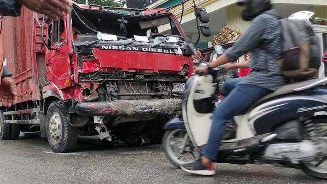 Truk maut penyebab kecelakaan di Muara Rapak Balikpapan. (Foto: Antara)