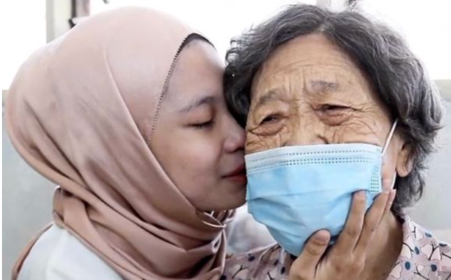 Rohana tak memiliki kewarganegaraan selama 22 tahun diasuh warga Malaysia. Ia mendapat bantuan dari Malaysia dan Indonesia setelah kisahnya viral. (Foto: cnn)