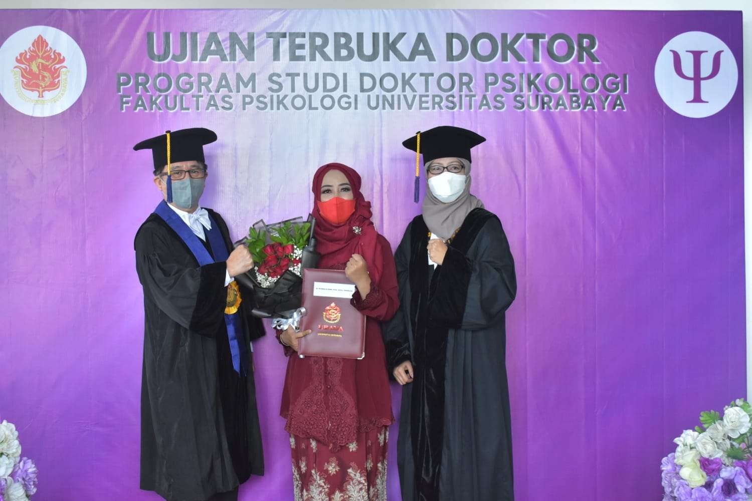 Dr. Rusmalia Dewi, S.Psi., M.Si., Psikolog saat dikukuhkan menjadi doktor dengan tema disertasi konflik kerja-keluarga saat pandemi. (Foto: istimewa)