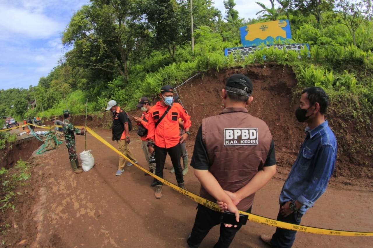 Pemkab Kediri segera perbaiki tanggul jebol penyebab banjir di 6 desa. (Foto: istimewa)