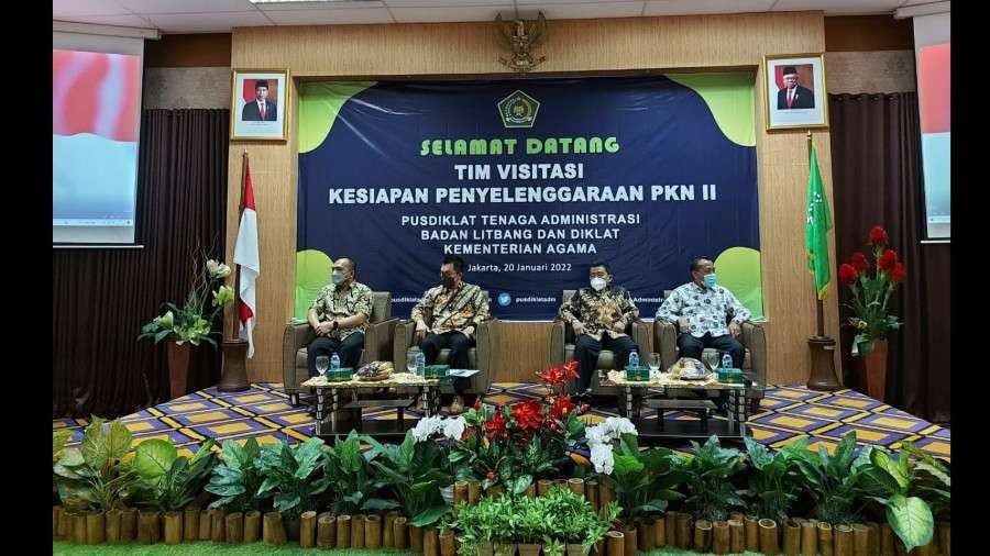 Kepala Pusdiklat Tenaga Administrasi A. Buchori saat menerima Tim Visitasi Lembaga Administrasi Negara (LAN), di Aula KH. Saefudin Zuhri Pusdiklat Tenaga Administrasi, Ciputat. (Foto: Kemenag)