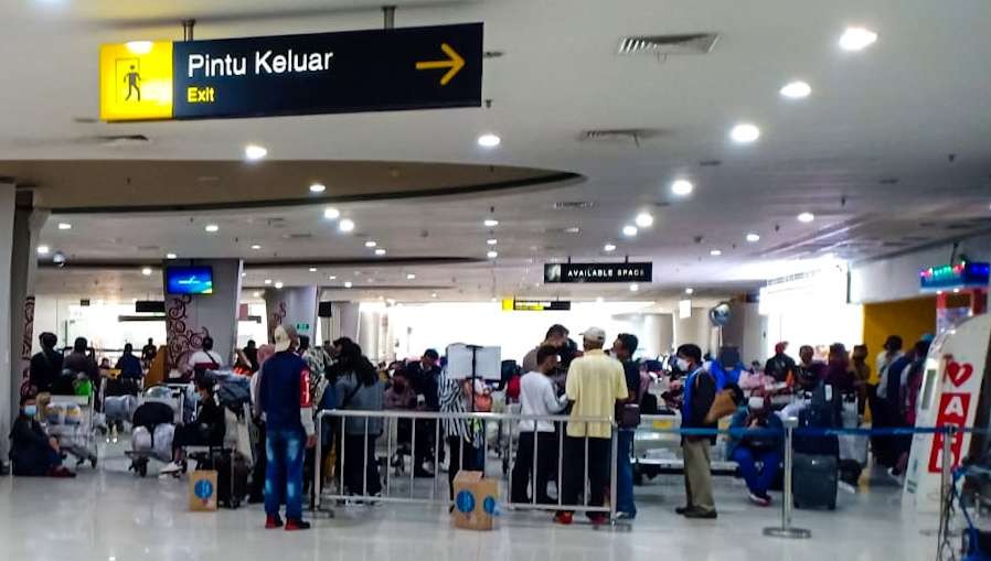 Kedatangan penumpang luar negeri di Bandara Juanda