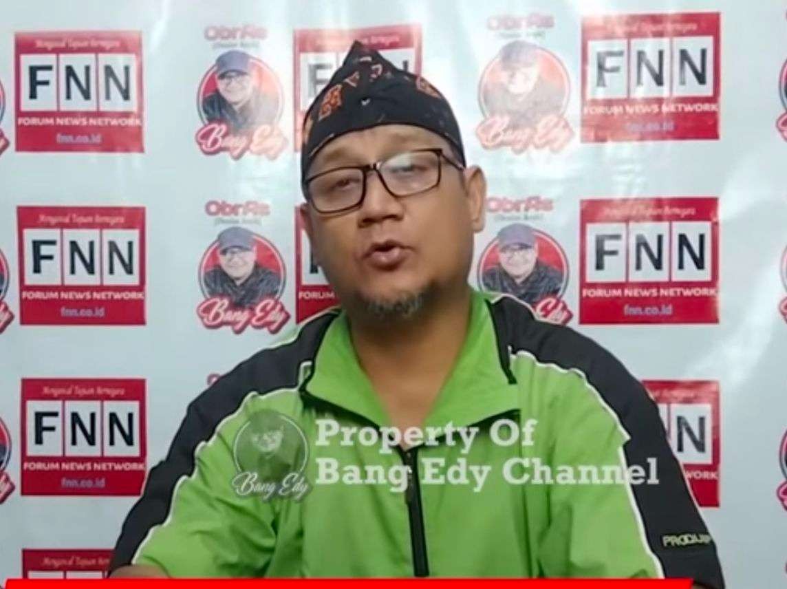 Edy Mulyadi di kanal YouTube Bang Edy Channel. (Foto: Tangkapan layar)