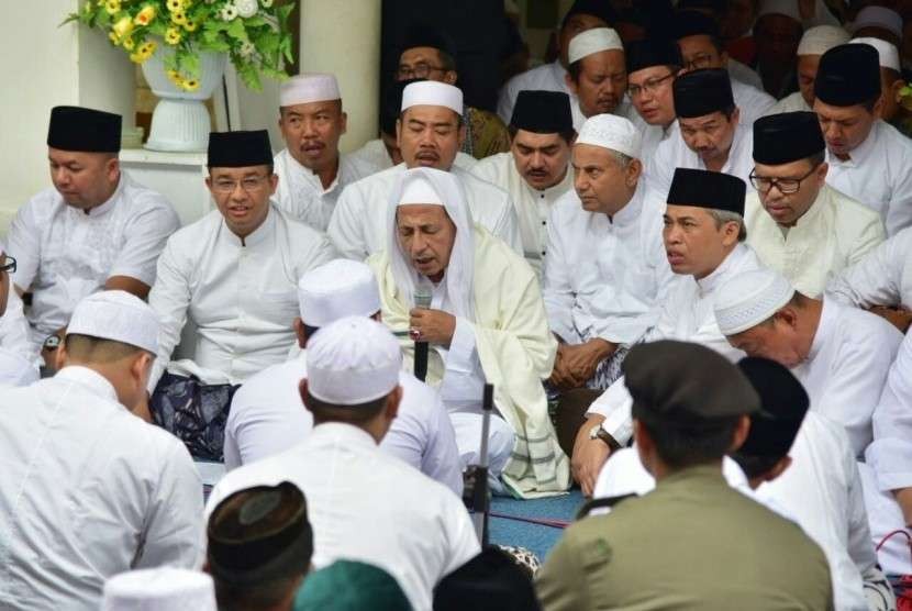 Habib Luthfi bin Yahya dan dakwah yang tetap mempertimbangkan kultur masyarakat. (Foto: Istimewa)