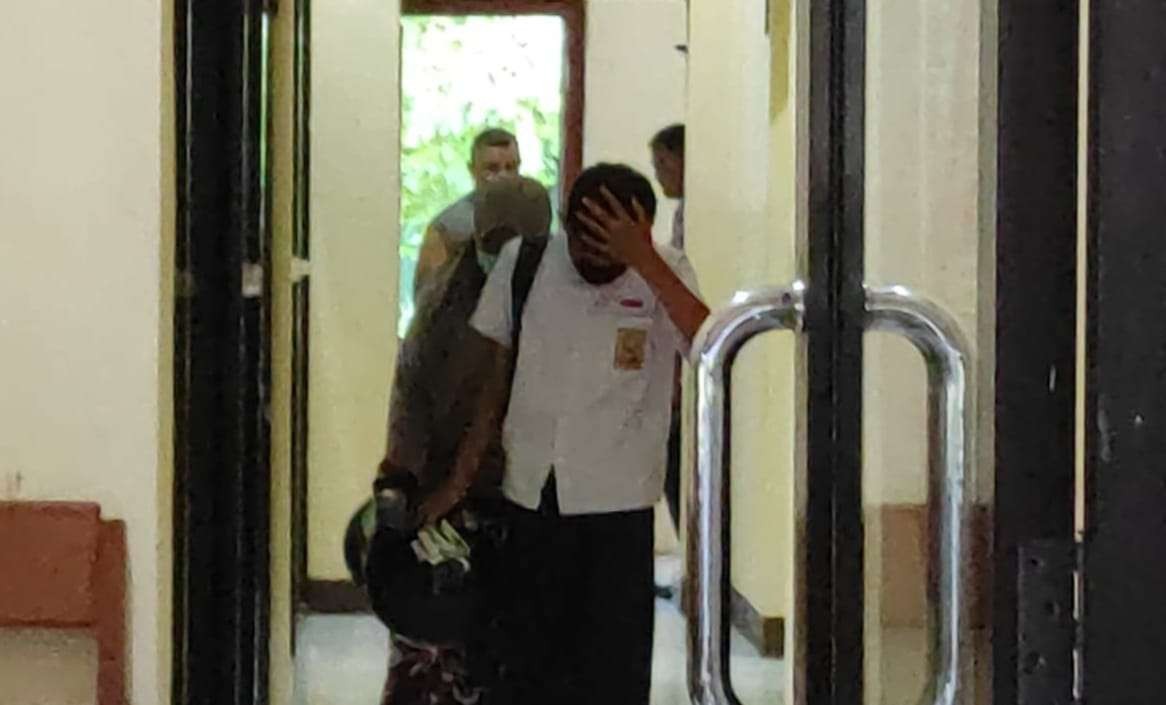 Siswa salah satu SMP Negeri di Kecamatan Patrang diperiksa polisi soal peredaran okerbaya di lingkungan sekolah (Foto:Rusdi/Ngopibareng.id)