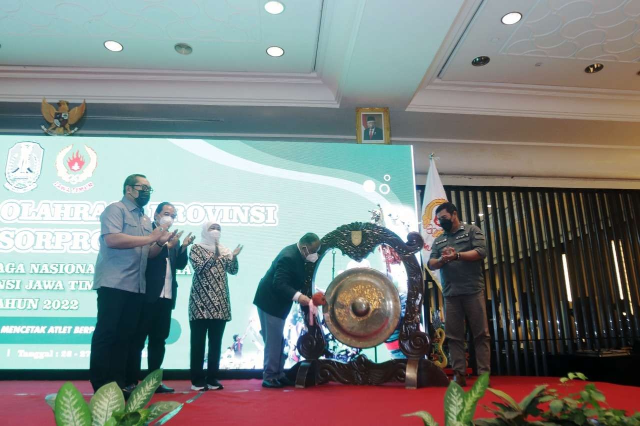 Ketua Umum KONI Pusat, Marciano Norman saat membuka pelaksanaan Musorprov KONI Jatim 2022 di Hotel Bumi, Surabaya, Rabu 26 Januari 2022. (Foto Fariz Yarbo/Ngopibareng.id)