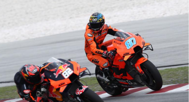 Mika Kallio, pembalap Tes KTM dan rider Remy Gardner. (Foto: CRASH/Gold&Goose)