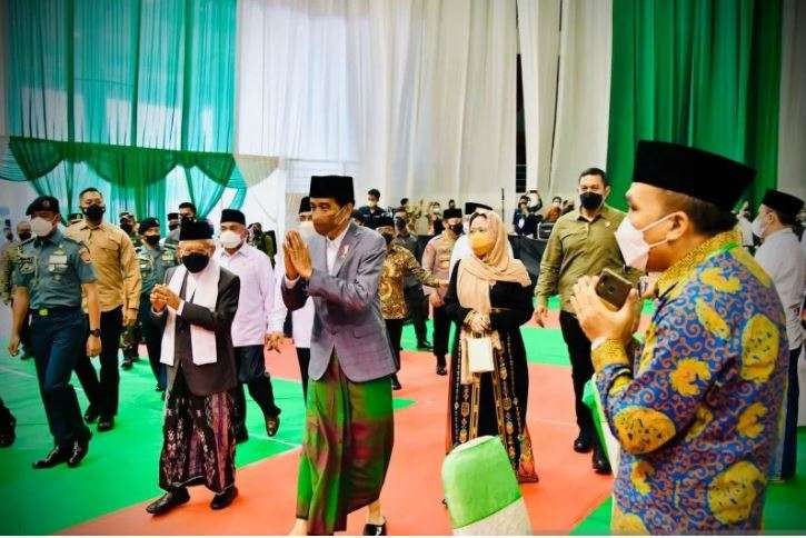 Presiden Jokowi dalam acara Pengukuhan Pengurus Besar Nahdlatul Ulama (PBNU) Masa Khidmat 2022-2027 dan Harlah Ke-96 NU di Balikpapan Sport and Convention Center, Balikpapan, Kalimantan Timur, Senin 31 Januari 2022. (Foto: Antara/Laily Rachev-Biro Pers Sekretariat Presiden)