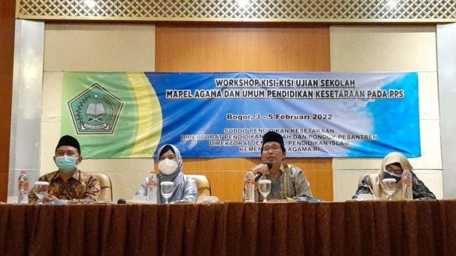 Workshop penyusunan kisi-kisi soal ujian sekolah pendidikan kesetaraan pesantren salafiyah. (Foto: Kemenag)