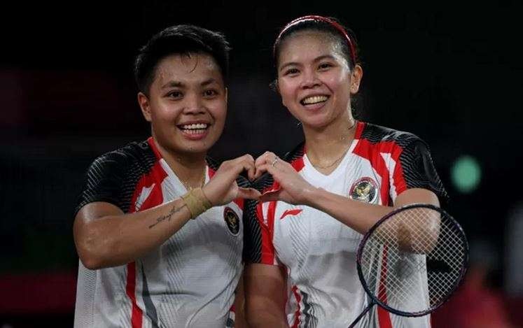 Pasangan ganda putri Indonesia Greysia Polii/Apriyani Rahayu bertahan di peringkat enam dunia Federasi Bulu Tangkis (BWF), dengan poin 90975. Meski sempat absen di Prancis Terbuka 2021 dan gagal di Denmark Open 2021. (Foto: Istimewa)