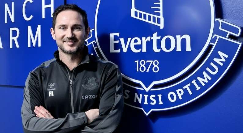 Frank Lampard membuat aturan dan denda bagi para pemainnya di Everton meski baru lima hari melatih. (Foto: Twitter/@Everton)