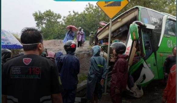 Kecelakaan bus pariwisata di Bantul Yogyakarta yang menyebabkan 13 orang penumpangnya tewas. (Foto: Pemkab Bantul)