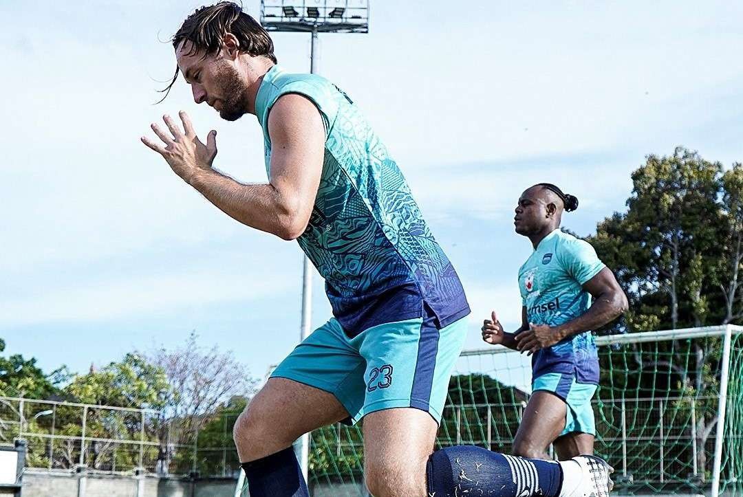 Sejumlah pemain Persib Bandung saat menggelar latihan jelang hadapi Bhayangkara FC. (Foto: Twitter Persib)