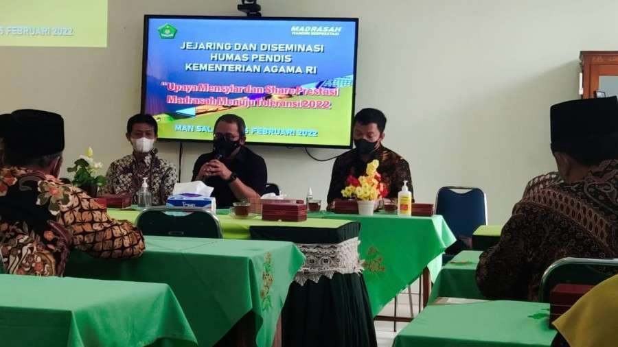 Stafsus Menag, Wibowo Prasetyo, beri pembinaan pada Jejaring dan Diseminasi Humas Pendis. (Foto: Kemenag)