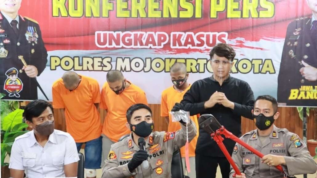 Konferensi pers ungkap kasus curanmor Polres Mojokerto Kota.(Foto: Deni Lukmantara/Ngopibareng.id)