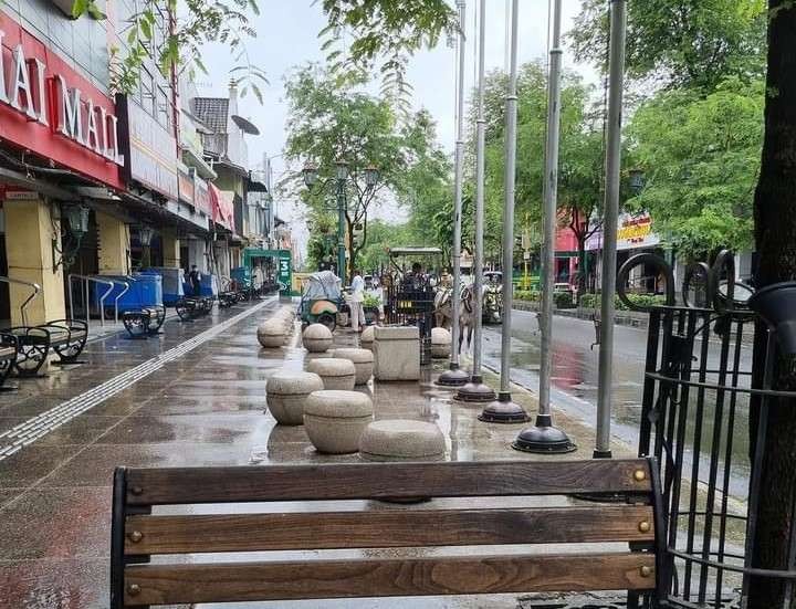 Ada suasana baru di Jalan Malioboro, Jogjakarta. Jalan utama yang menjadi titik pandang sampai Gunung Merapi itu kini makin nyaman. (Foto: Istimewa)